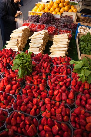 fresh fruit and veg - Marche President-Wilson, Paris, Ile de France, France Stock Photo - Rights-Managed, Code: 700-03068940