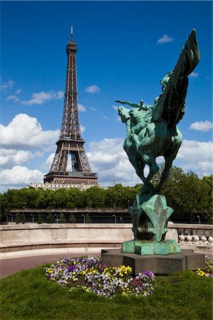 famous monuments in paris - Eiffel Tower, Paris, Ile de France, France Foto de stock - Con derechos protegidos, Código: 700-03068959