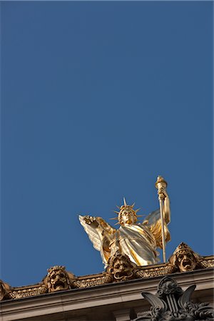 simsearch:832-03724658,k - Sculpture on the Roof of Opera De Paris, Paris, France Foto de stock - Con derechos protegidos, Código: 700-03068993