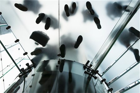 Looking Up at Feet on Glass Stairwell Foto de stock - Con derechos protegidos, Código: 700-03069112