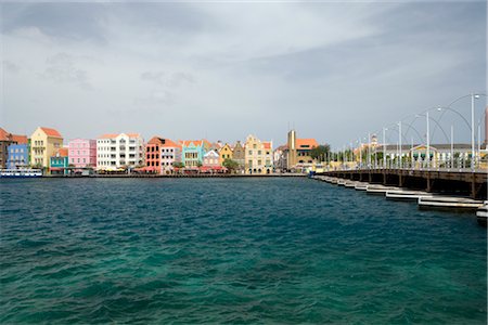 simsearch:700-03075699,k - Le port de Willemstad, Willemstad, Curacao, Netherlands Antilles Photographie de stock - Rights-Managed, Code: 700-03075717