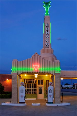 fuel station - Conoco Tower on Route 66, Shamrock, Texas, USA Stock Photo - Rights-Managed, Code: 700-03075737