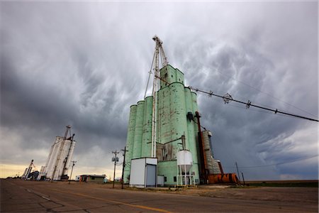edificio agrícola - Grain Elevators and Storm Clouds, Groom, Texas, USA Foto de stock - Con derechos protegidos, Código: 700-03075745