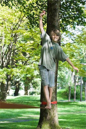 Boy Slacklining Foto de stock - Con derechos protegidos, Código: 700-03152343