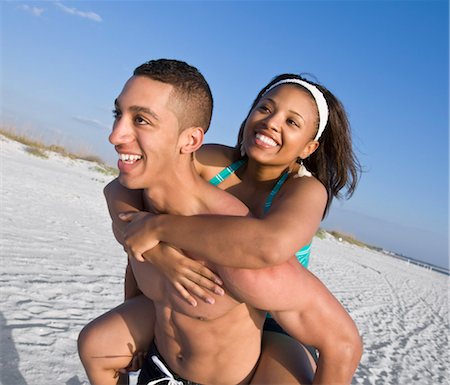 Man Giving Woman Piggyback Ride at Beach Fotografie stock - Rights-Managed, Codice: 700-03152591