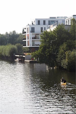 simsearch:700-03152673,k - Menschen, die Kanufahrt auf dem Fluss, Winterhude, Hamburg, Deutschland Stockbilder - Lizenzpflichtiges, Bildnummer: 700-03152705