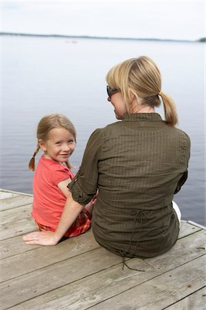 Mother and Daughter on Dock Foto de stock - Con derechos protegidos, Código: 700-03152719