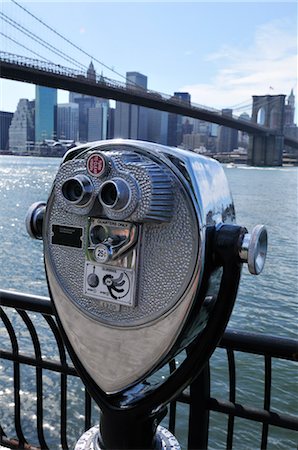 simsearch:700-02257809,k - View Finder, Brooklyn Bridge in the Background, New York City, New York, USA Foto de stock - Con derechos protegidos, Código: 700-03152733