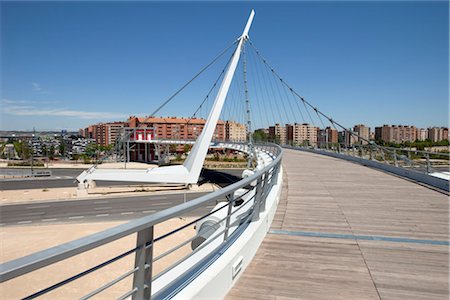 Pont entre la gare Delicias et Expo 2008, Zaragoza, Espagne Photographie de stock - Rights-Managed, Code: 700-03152887