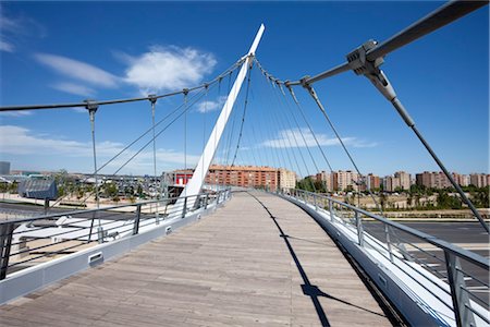 Pont entre la gare Delicias et Expo 2008, Zaragoza, Espagne Photographie de stock - Rights-Managed, Code: 700-03152888
