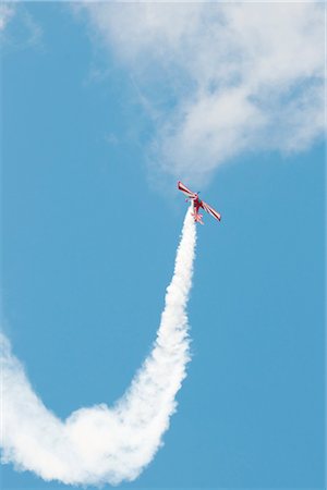 Avion en faisant des acrobaties aériennes au spectacle aérien, Olympia, Washington, USA Photographie de stock - Rights-Managed, Code: 700-03166510