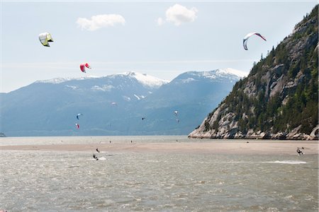 People Kite Surfing, Squamish, British Columbia, Canada Foto de stock - Direito Controlado, Número: 700-03166526