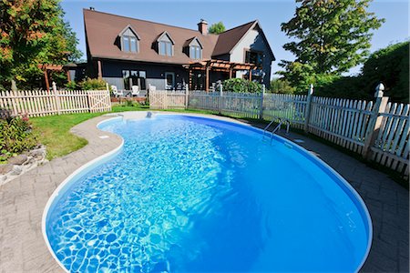 Maison de campagne avec piscine, Fitch Bay, Quebec, Canada Photographie de stock - Rights-Managed, Code: 700-03178365