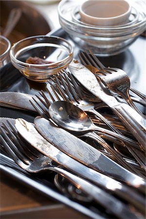 simsearch:700-03451646,k - Coutellerie sale sur le comptoir de la cuisine Photographie de stock - Rights-Managed, Code: 700-03178998