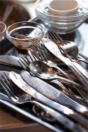 simsearch:700-03665674,k - Dirty Cutlery on Kitchen Counter Foto de stock - Con derechos protegidos, Código: 700-03178998