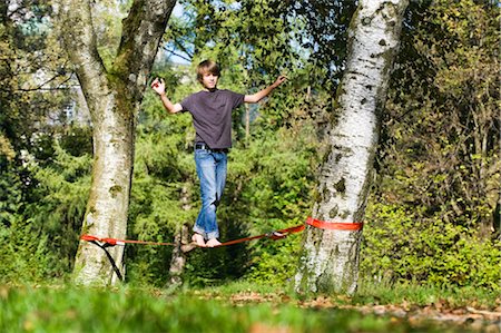 Boy Slacklining Foto de stock - Con derechos protegidos, Código: 700-03179148