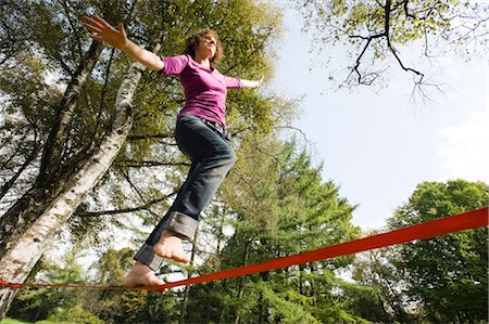 Woman Slacklining Foto de stock - Con derechos protegidos, Código: 700-03179178