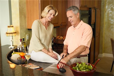 simsearch:632-03754635,k - Couple in Kitchen Preparing Dinner Stock Photo - Rights-Managed, Code: 700-03171701