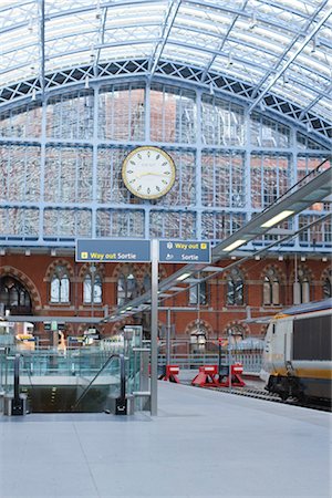 platform station london - Eurostar Terminal, St Pancras Station, St Pancras, London, England, United Kingdom Stock Photo - Rights-Managed, Code: 700-03194964