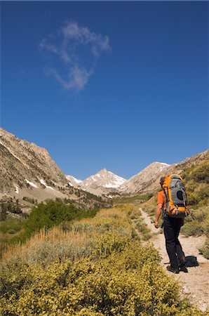 Man backpacking, Horton Lake Trail, Inyo National Forest, California, USA Foto de stock - Con derechos protegidos, Código: 700-03194994