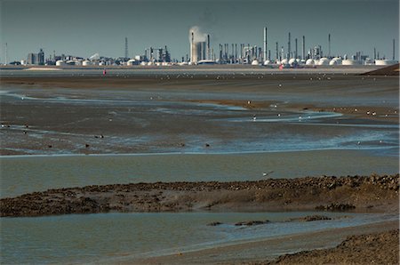 Oil Refinery by Ocean, Zeeland, Netherlands Foto de stock - Con derechos protegidos, Código: 700-03209860