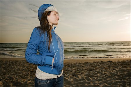 earbuds jeans - Woman on Beach Stock Photo - Rights-Managed, Code: 700-03210319