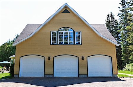 porte de garage - Extérieur de la maison de campagne à Val Morin, Québec, Canada Photographie de stock - Rights-Managed, Code: 700-03210444