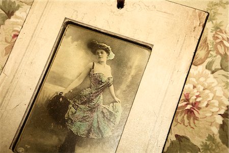 sepia - Still Life of Antique Photograph Foto de stock - Con derechos protegidos, Código: 700-03227547