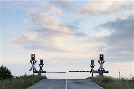 road to big sky - Railway Crossing, Sylt, North Frisian Islands, Nordfriesland, Schleswig-Holstein, Germany Foto de stock - Con derechos protegidos, Código: 700-03229804