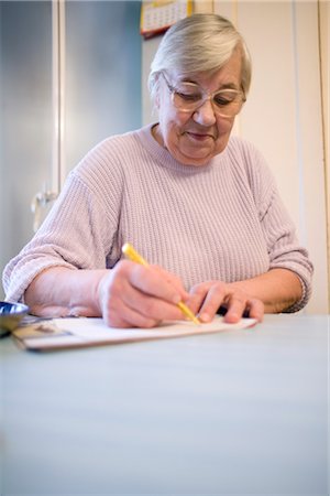 single old woman - Woman Writing Foto de stock - Con derechos protegidos, Código: 700-03230212