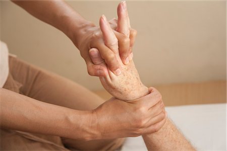 Woman performing Thai Massage, Bangkok, Thailand Foto de stock - Con derechos protegidos, Código: 700-03230403