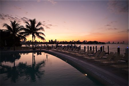 simsearch:700-03230437,k - Swimming Pool bei Sonnenuntergang, Miami, Florida, USA Stockbilder - Lizenzpflichtiges, Bildnummer: 700-03230439