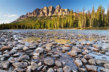 Castle Mountain and Bow River, Banff National Park, Alberta, Canada Foto de stock - Con derechos protegidos, Código: 700-03244110