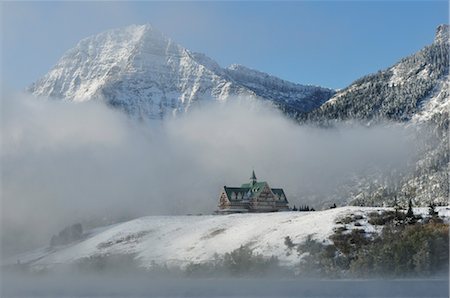 Prince of Wales Hotel, Parc National Waterton Lakes, Alberta, Canada Photographie de stock - Rights-Managed, Code: 700-03244198