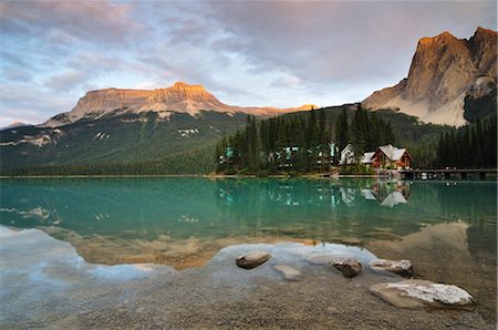 emerald lake - Lac Emerald, Parc National Yoho, en Colombie-Britannique, Canada Photographie de stock - Rights-Managed, Code: 700-03244205