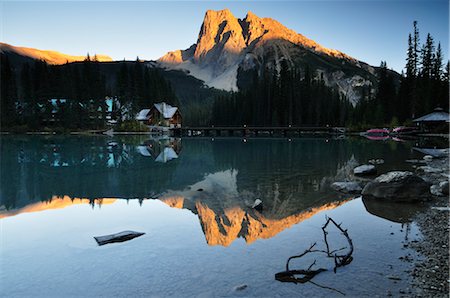 emerald lake - Lac Emerald, Parc National Yoho, en Colombie-Britannique, Canada Photographie de stock - Rights-Managed, Code: 700-03244207