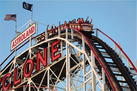 Cyclone Rollercoaster, Coney Island, Brooklyn, New York City, New York, États-Unis Photographie de stock - Rights-Managed, Code: 700-03240509