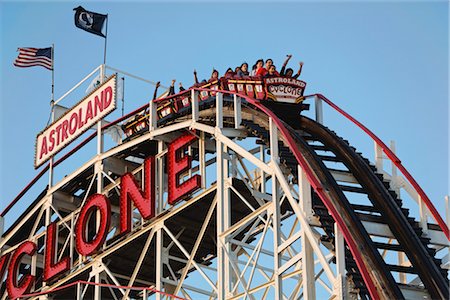 Zyklon Rollercoaster, Coney Island, Brooklyn, New York City, New York, USA Stockbilder - Lizenzpflichtiges, Bildnummer: 700-03240509