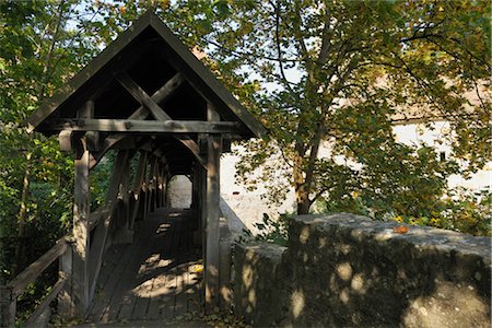ponte coperto - Wooden Bridge, Rothenburg ob der Tauber, Ansbach District, Bavaria, Germany Fotografie stock - Rights-Managed, Codice: 700-03243910