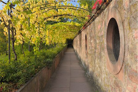 Pathway from Johannisburg Castle to the Pompejanum, Aschaffenburg, Bavaria, Germany Foto de stock - Con derechos protegidos, Código: 700-03243983