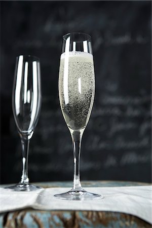 simsearch:649-08423116,k - Zwei Gläser Champagner Stockbilder - Lizenzpflichtiges, Bildnummer: 700-03265790