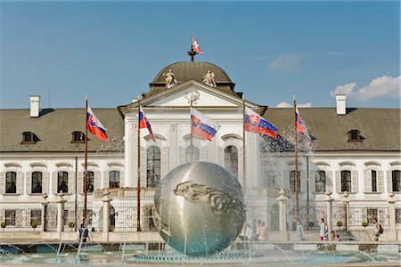 presidential palace - Palais Grassalkovich, Bratislava, Slovaquie Photographie de stock - Rights-Managed, Code: 700-03290173