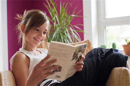 Teenage Girl Reading Book Foto de stock - Con derechos protegidos, Código: 700-03333128