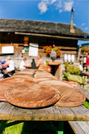 Coupe conseils de séchage en face de la cabane de montagne, Salzbourg, Autriche Photographie de stock - Rights-Managed, Code: 700-03333134