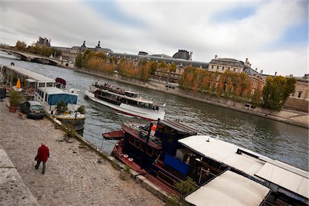 simsearch:696-03396414,k - View of Barges on River Seine, Paris, Ile-de-France, France Stock Photo - Rights-Managed, Code: 700-03333598