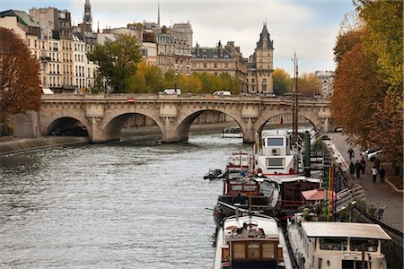 Vue sur la Seine avec les Barges et Pont Neuf, Paris, Ile-de-France, France Photographie de stock - Rights-Managed, Code: 700-03333599