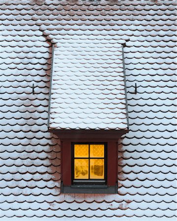 Toit recouvert de neige avec fenêtre, Rothenburg ob der Tauber, Bavière, Allemagne Photographie de stock - Rights-Managed, Code: 700-03368534