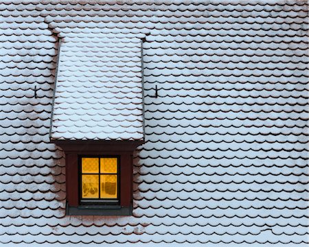 Toit recouvert de neige avec fenêtre, Rothenburg ob der Tauber, Bavière, Allemagne Photographie de stock - Rights-Managed, Code: 700-03368535
