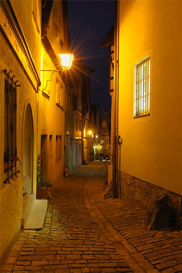 Narrow Cobblestone Street at Night, Rothenburg ob der Tauber, Bavaria, Germany Foto de stock - Derechos protegidos Premium, Artista: Raimund Linke, Código de la imagen: 700-03368545