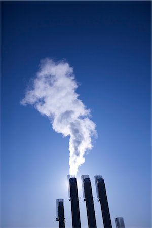 simsearch:600-05973303,k - Silhouette of Smoke Stacks Foto de stock - Con derechos protegidos, Código: 700-03368687